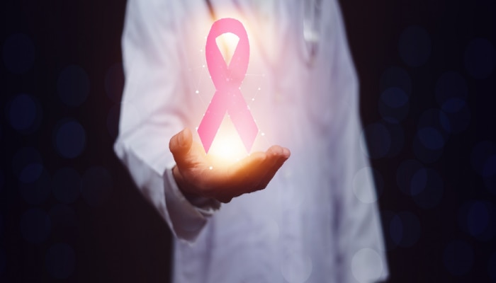 Male Breast Cancer: पुरुष-स्त्रियांमधील ब्रेस्ट कॅन्सरच्या लक्षणांमध्ये काय फरक असतो?