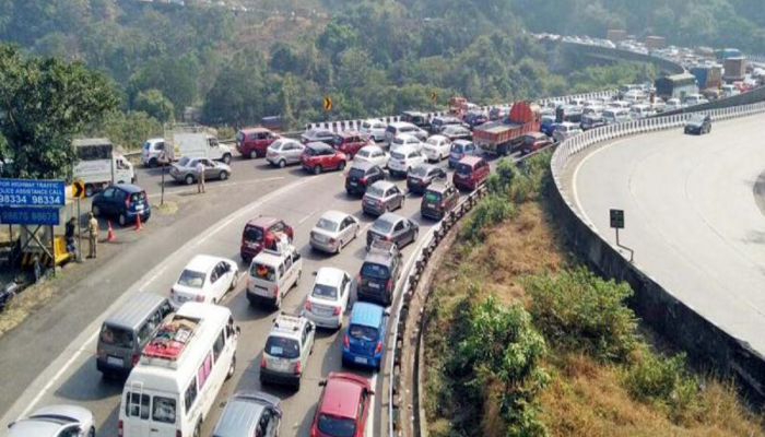 Mumbai Pune expressway : खोळंबा! मुंबई- पुणे द्रुतगती मार्गावर आज वाहतूक बंद; काय आहेत पर्यायी मार्ग? 