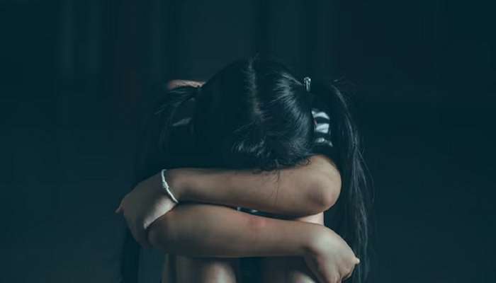 न्यायाधीशही हादरल्या: दोन-दोन प्रियकरांना घरी बोलावून मुलीवरच घडवला बलात्कार, आईला 40 वर्षांची शिक्षा