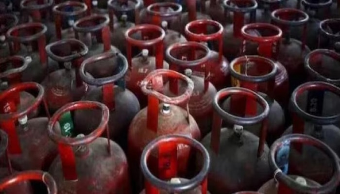 LPG cylinder price : निवडणुका संपल्या गॅस सिलेंडर महागला; सोसावा लागणार आर्थिक भार 