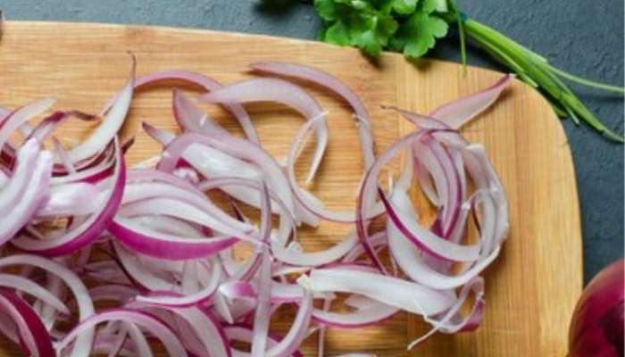 health tips in marathi eating raw onion at night is healthy or not