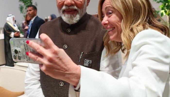 PM Narendra Modi Apple Iphone 15 Pro Max Tech Marathi News