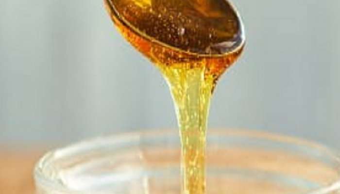 थंडीत बाकी काही नाही पण एक चमचा मध नक्की खा; शक्तीवर्धक फायदे