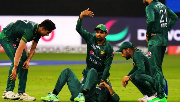 Pakistan Cricket : याला म्हणतात गरिबी! जखमी शादाबला न्यायला स्ट्रेचर सुद्धा नाही, पाहा Video