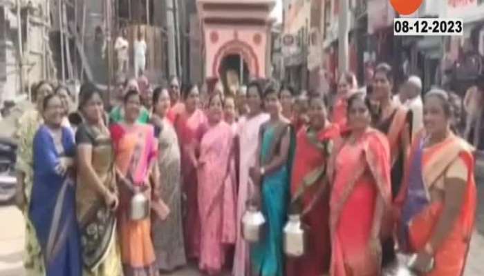 Ahmednagar Women Protest for Water