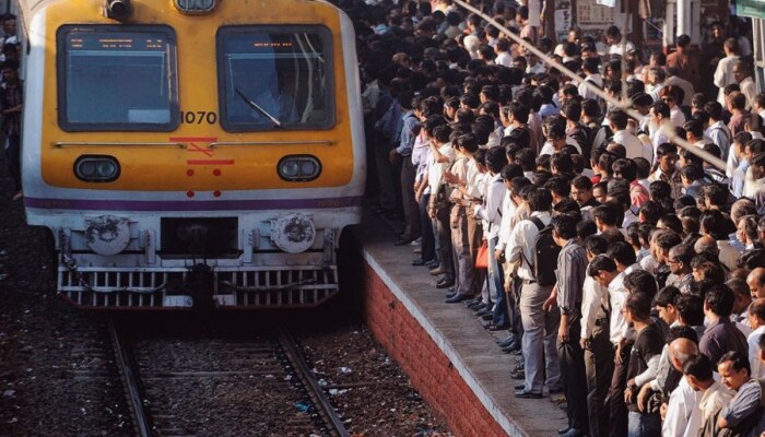 &#039;या&#039; कारणामुळे मुंबई लोकल उशिरा धावतात, धक्कादायक कारण समोर 