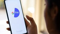 Google Pay मोबाइल रिचार्जवर गुपचूप आकारतय सर्व्हिस चार्ज