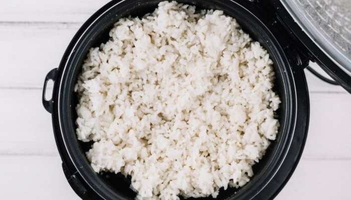 तुम्हालाही आवडतो प्रेशर कुकरमध्ये शिजवलेला भात! आरोग्यासाठी कितपत योग्य?