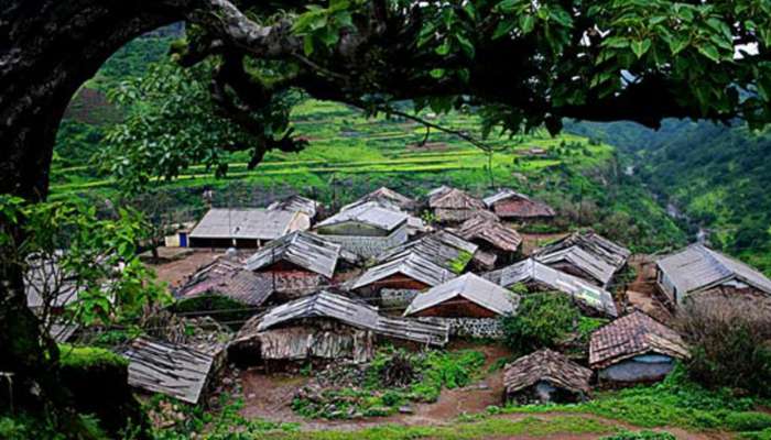 महाराष्ट्रातील एक गाव जिथे दिवस फक्त 6-7 तासांचा असतो, स्वर्गाहूनही सुंदर आहे हे गाव