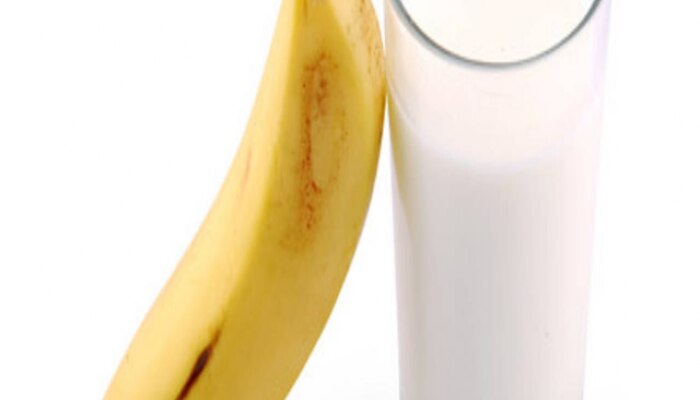 दूध आणि केळी एकत्र खायला घाबरता का? मग हे नक्की वाचा 