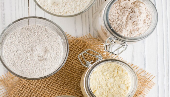 health news, health news india, health news india today, flours for weight loss, which flour is best for diabetics, flours for sourdough, flours for baking, flours for cookies, health news 5 flours you must add to your diet for weightloss, पीठ, चपातीचं पीठ, भाकरी, चपाती 