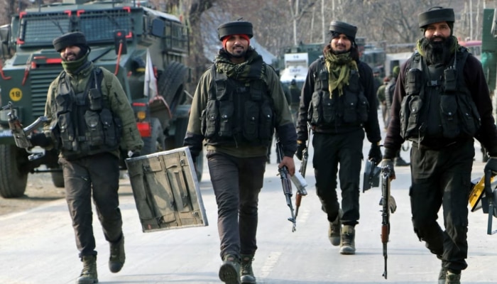 जम्मू काश्मीरमध्ये सैन्याला मोठं यश, 4 पाकिस्तानी दहशतवादी ठार 
