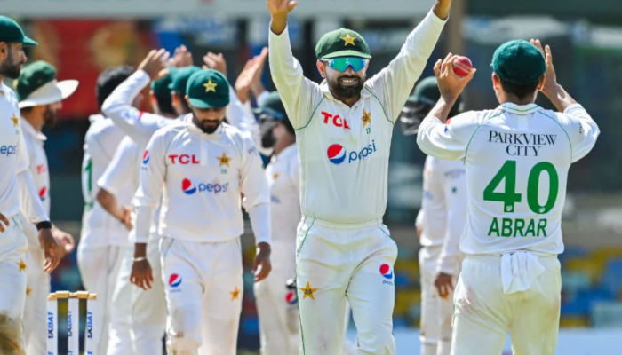 AUS vs PAK : ऑस्ट्रेलिया दौऱ्यात पाकिस्तानला मोठा झटका, 'या' स्टार खेळाडूला तातडीने रुग्णालयात हलवलं!