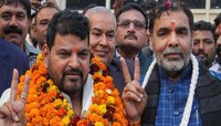 साक्षी मलिकच्या निवृत्तीचे मोठे पडसाद; मोदी सरकारची बृजभूषण सिंहांच्या जवळच्या व्यक्