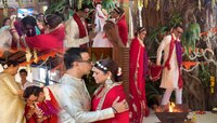 अभिनेत्याचं 58 व्या वर्षी तिसऱ्यांदा लग्न! सप्तपदीनंतर पत्नीसोबत लिपलॉकचा फोटो शेअर