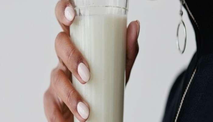 How to identify adulterated milk brought home Health Tips