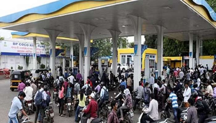 Petrol Diesel Price : पेट्रोल पंपावर लांबच लांब रांगा, इंधनाचे दर किती?
