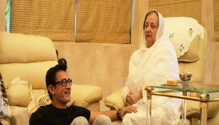 आमिर खानने घेतली सायरा बानोंची भेट, फोटो पोस्ट करत म्हणाल्या &quot;तो कठीण काळात...&quot;