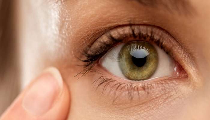 शुभ अशुभ सोडा डोळे फडफडण्यामागचे वैज्ञानिक कारण समजून घ्या आणि लगेच उपचार करा