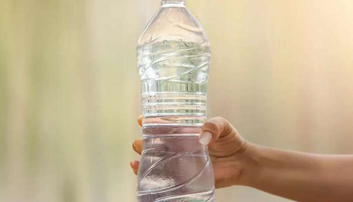 Plastic in Mineral Water:  एक लिटर पाण्यात प्लास्टिकचे 2.4 लाख तुकडे; मिनरल वॉटर नाही तर विष