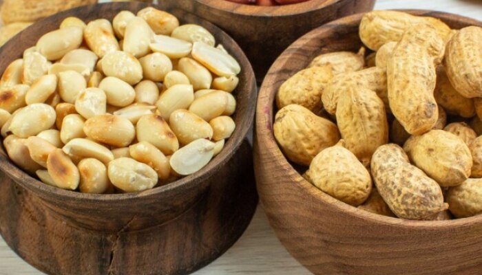 peanut, peanut benefits, Can We Eat Peanut With or Without Peel, Health Benefits of Peanuts, Are peanuts better with skin or without, Should we peel soaked peanuts before eating, Is it safe to eat peanuts with the shell, Peanut Skins Contain Health, How to eat unpeeled peanuts, Nutrients in Peanut Skins, Do you eat peanut skins, शेंगदाणे, शेंगदाण्याचे फायदे 