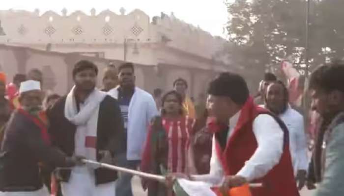 अयोध्येत काँग्रेस नेत्यांना विरोध; लोकांकडून धक्काबुक्की, भक्त आणि कार्यकर्ते भिडले