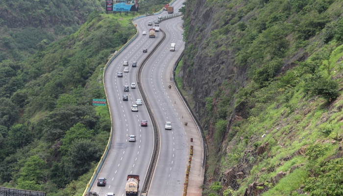 मुंबई  पुणे एक्सप्रेस वेवर वाहतूक बंद; पाहा कोणत्या वेळात तिथं जाणं टाळावं 