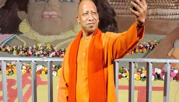 Ayodhya, Ram Pran Pratishtha, CM Yogi Adityanath, ayodhya, ayodhya ram mandir, 200MP Camera phone, #RamMandir, #RamMandirPranPrathistha, cm yogi adityanath phone, cm yogi adityanath selfie, cm yogi adityanath selfie goes viral, Samsung Galaxy S23 Ultra 