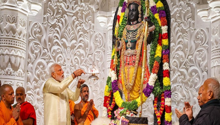 Ayodhya Ram Mandir Pran Pratishtha : रामलल्लानं केला कोणकोणच्या दागिन्यांचा साज? जाणून घ्या त्यांची नावं आणि महत्त्वं 