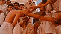 IIT ग्रॅज्युएट मुलाने मोह-माया सोडून घेतला संन्यास