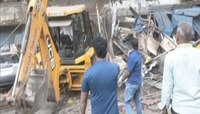 मुंबईच्या मीरारोडमध्ये योगी पॅटर्न, तणावानंतर अवैध बांधकामांवर फिरवला बुलडोझर
