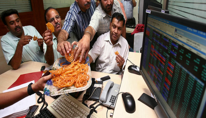Share Market : 77 हजारांचे झाले 5.4 लाख; 'या' शेअरनं गुंतवणूकदारांचं नशीब पालटलं 