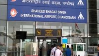 भारतीय क्रिकेटपटूंच्या किटमध्ये सापडल्या दारूच्या बाटल्या, विमानतळावर खेळाडू ताब्यात
