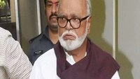 छगन भुजबळ यांना कमरेत लाथ घालून मंत्रिमंडळातून बाहेर काढा; शिवसेना आमदाराचे वक्तव्य