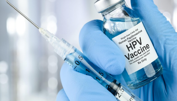 Cervical Cancer वॅक्सीन कसं काम करते? कोणत्या वयात आणि किती घ्याव्या?