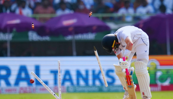 IND vs ENG : रोहितसाठी डोकेदुखी ठरणाऱ्या ओलीच्या बुमराहने उडवल्या दांड्या, बॉल गोळीगत आला अन्... पाहा Video