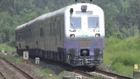 कोकण प्रवाशांसाठी आनंदाची बातमी, 'या' मार्गावर धावणार विशेष मेमू ट्रेन