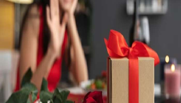 Wife or girlfriend give these loving gifts on Valentines Day Under 500 RS