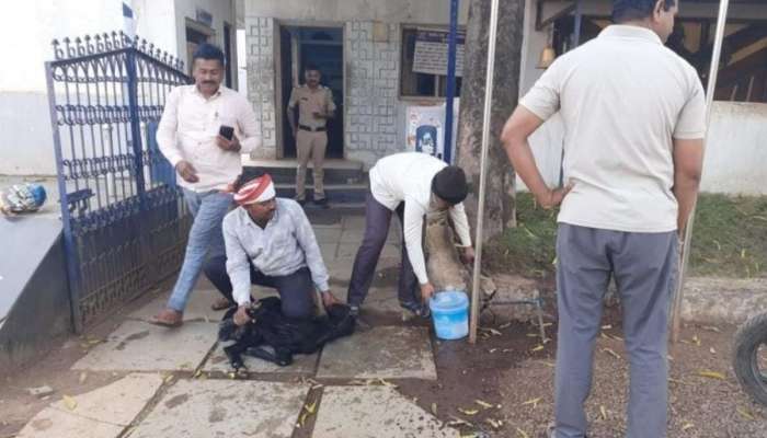 पोलिसच अंधश्रद्धेच्या आहारी! गुन्हे वाढत असल्याने पोलीस ठाण्याच्या गेटवर दिला बोकडाचा बळी