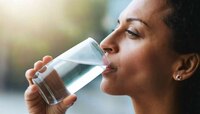 Drinking Water In Empty Stomach: रिकाम्या पोटी पाणी प्यावे का?