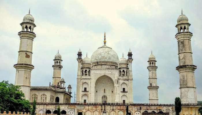 महाराष्ट्रातही आहे सेम टू सेम आग्रासारखा ताजमहल; कोणी बांधले हे प्रेमाचे प्रतीक