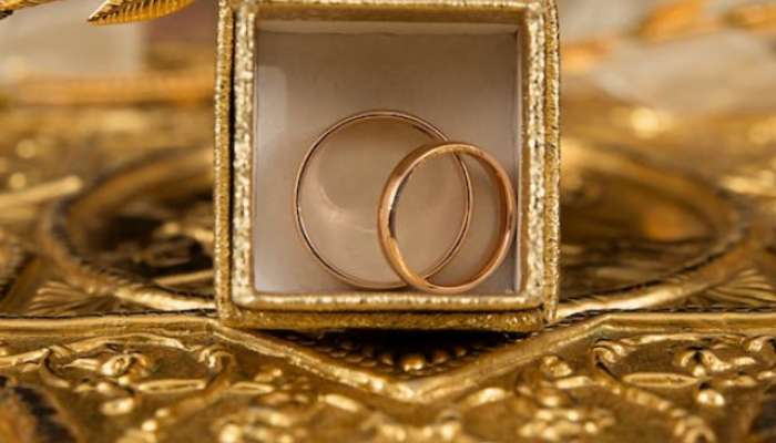 Do you know how much 10 gram of gold costs in Pakistan see details 