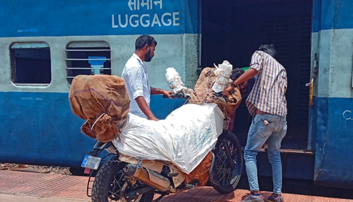 रेल्वेने बाईक दुसरीकडे कशी पाठवायची? किती येतो खर्च? जाणून घ्या सर्वकाही 