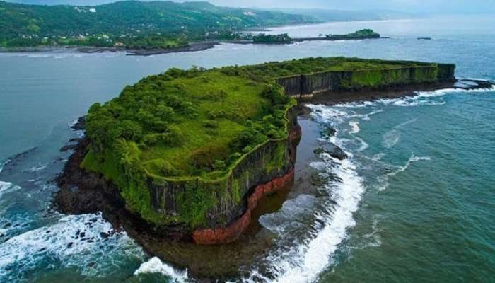 महाराष्ट्रातील हा एकमेव किल्ला जिथे होतो जहाज बांधण्याचा कारखाना; कोकणातील वैभवशाली सुवर्णदुर्ग 