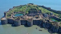 महाराष्ट्रातील 500 वर्ष जुना समुद्री किल्ला; महाराजांनाही जिंकता आला नाही