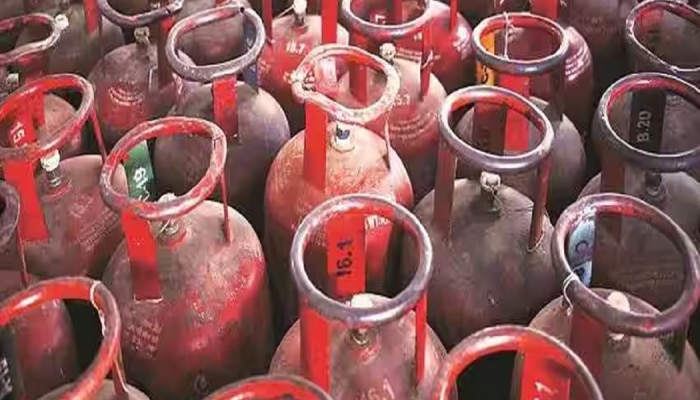 LPG Cylinders Price : गॅस सिलेंडर 25 रुपयांनी महागला; महिन्याच्या पहिल्या दिवशी महागाईचा दणका