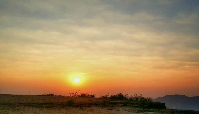 Weather News : राज्यात थंडी शेवटच्या टप्प्यात; उन्हाच्या झळा तीव्र होऊन वीकेंडला होणार जीवाची काहिली 