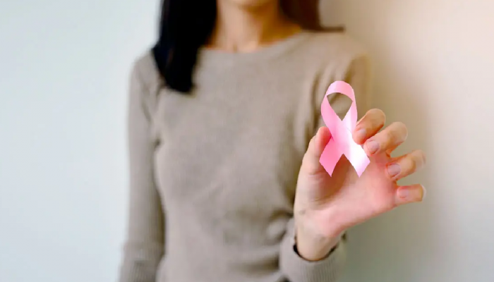 Breast cancer: स्तनाच्या कर्करोगाशी दोन हात करताना मानसिक आरोग्य का ठरते महत्त्वाचे?