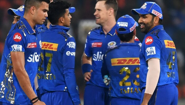 Mumbai Indians : आयपीएल तोंडावर असताना पलटणला मोठा धक्का, 4.60 कोटींचा &#039;हा&#039; गोलंदाज जखमी