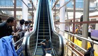 नाकापेक्षा मोती जड! मध्य रेल्वेचा एस्केलेटर देखभालवरील कोट्यावधीचा खर्च